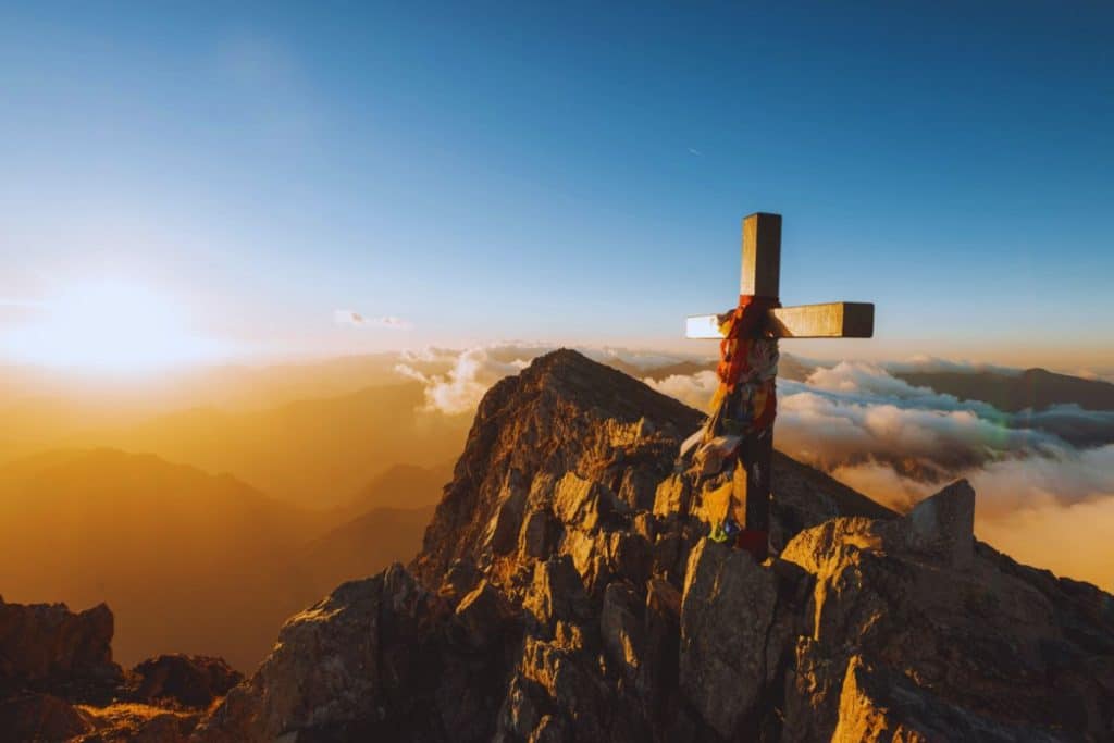 une-vue-majestueuse-du-mont-valier-un-joyau-naturel-niche-au-coeur-des-pyrenees